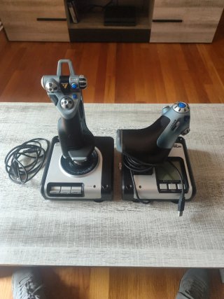 Saitek X52 Joystick y Acelerador