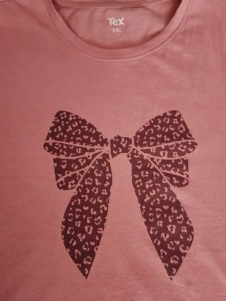 Camiseta rosa lazo estampado  XXL