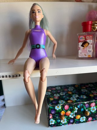 Barbie Articulada Traje Morado