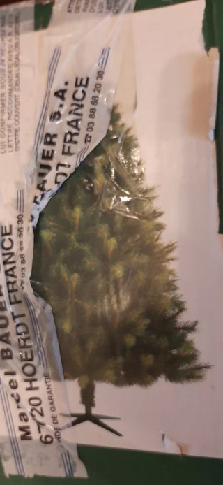 Árbol de Navidad Verde con Adornos Plateados