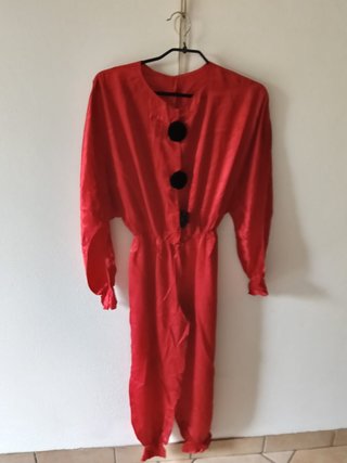 Costume rosso completo di gilet, colletto e cappel