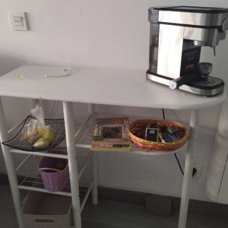 Mesa alta con 2 taburetes