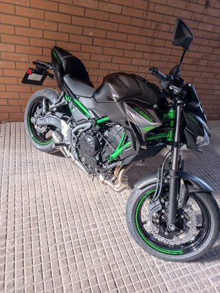 Kawasaki Z650 Naked Negra y Verde