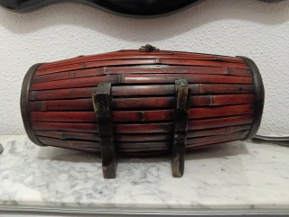 Baúl decorativo de caña y madera
