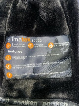 Chaqueta impermeable.