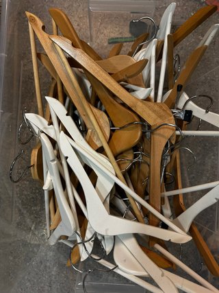 Perchas de madera y metal varios tamaños
