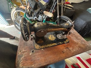 Máquina de coser Singer antigua