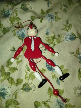 Marioneta de madera articulada