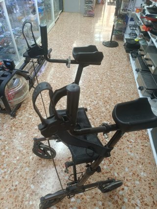 Andador plegable con asiento