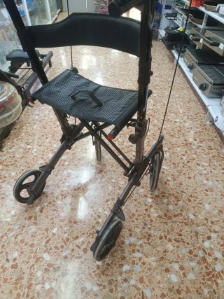 Andador plegable con asiento