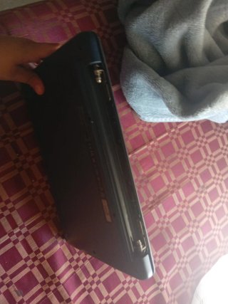 Ordenador ASUS azul oscuro