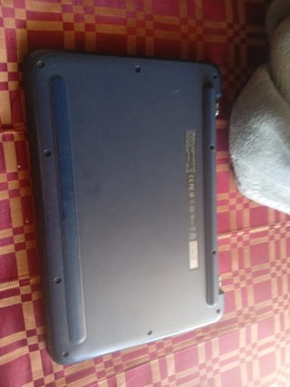 Ordenador ASUS azul oscuro