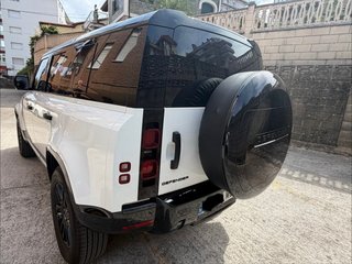 Land Rover Defender 2022