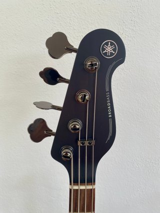 Bajo Eléctrico Yamaha BB734A Negro