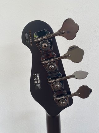 Bajo Eléctrico Yamaha BB734A Negro