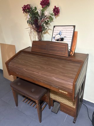 Piano Elka Vintage ( negociable )