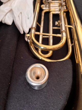 Trompeta Baja en Bb con Estuche rígido