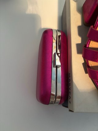 Sandalias tacón y bolso Marypaz fucsia