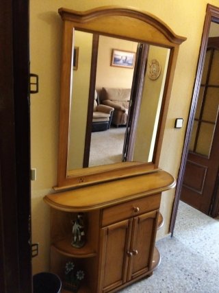 Mueble de entrada con espejo
