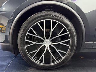 Porsche Macan -
