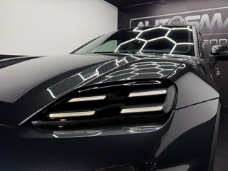 Porsche Macan -