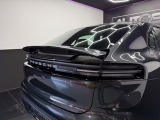 Porsche Macan -