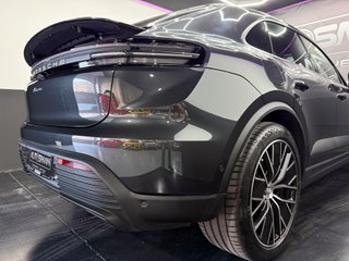 Porsche Macan -