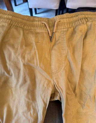 Pantalón chino beige