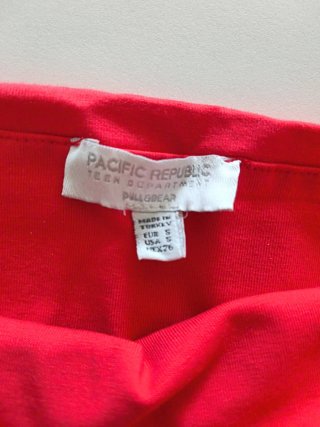 Top rojo fruncido