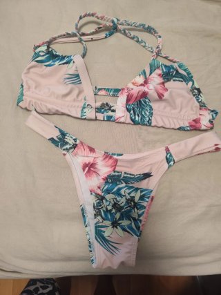 Bikini floral rosa y verde