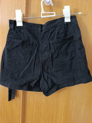Falda pantalón negra con cremalleras
