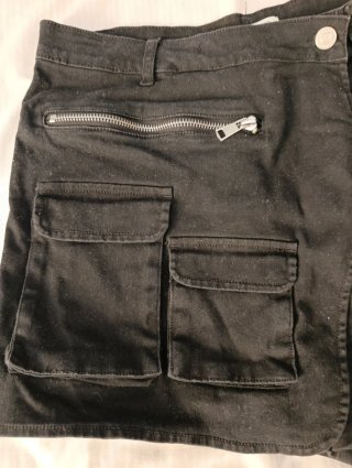 Falda pantalón negra con cremalleras