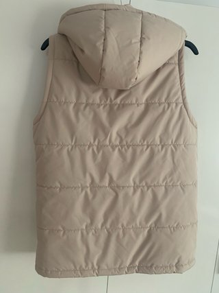 Chaleco acolchado con capucha beige