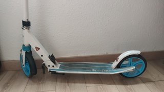 Patinete ICE Scooter blanco y azul