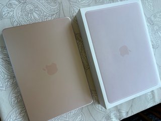MacBook Neo 512GB Rosa Nube con Touch ID