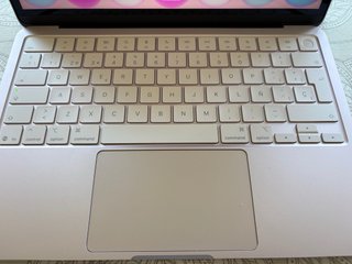 MacBook Neo 512GB Rosa Nube con Touch ID