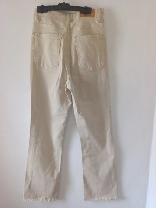 Pantalones vaqueros Stradivarius beige