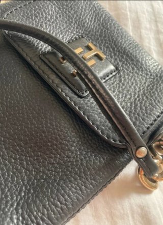 Bolso bandolera Tommy Hilfiger gris