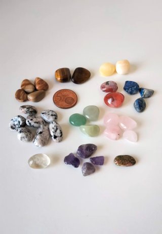 Lotto 33 piccole pietre naturali senza foro