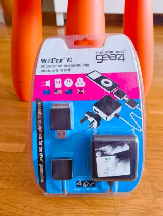 Cargador iPod WorldTour V2 Gear4, precintado.