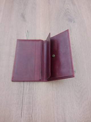 Cartera de piel roja