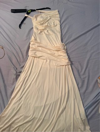 Vestido largo drapeado beige