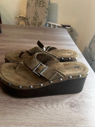 Sandalias de plataforma sin usar talla 40