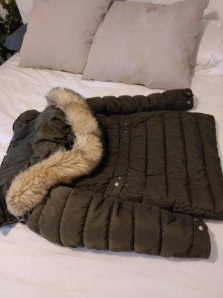 Abrigo Zara Verde con Capucha.