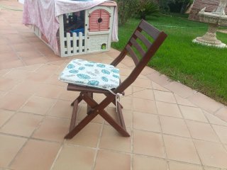 Mesa de teca con 6 sillas y sombrilla