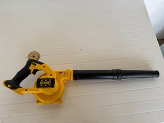 Kit DeWALT XR 18V – 4 herramientas + 3 baterías 5A