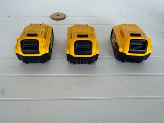 Kit DeWALT XR 18V – 4 herramientas + 3 baterías 5A