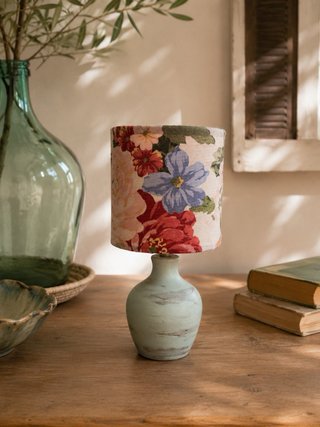 Lámpara de mesa verde envejecido con flores