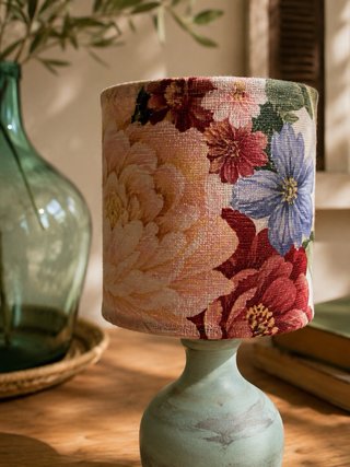 Lámpara de mesa verde envejecido con flores
