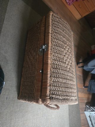 Baúl antiguo de mimbre grande
